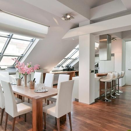 Luxury Central Penthouse With Sauna, Terrace, 250M2, 5Bdrm, 3Bthrm Prag Exterior foto