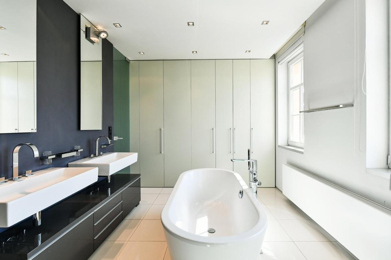 Luxury Central Penthouse With Sauna, Terrace, 250M2, 5Bdrm, 3Bthrm Prag Exterior foto