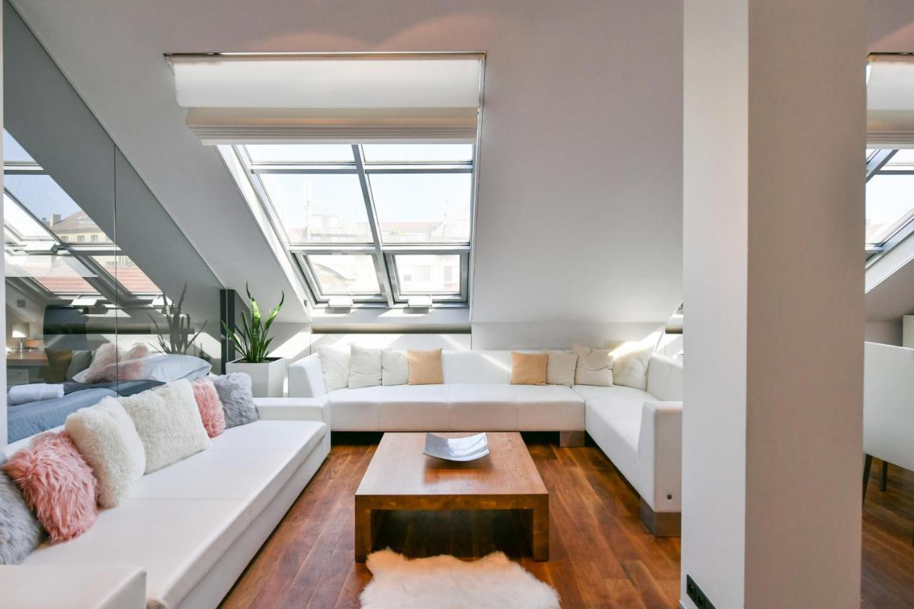 Luxury Central Penthouse With Sauna, Terrace, 250M2, 5Bdrm, 3Bthrm Prag Exterior foto