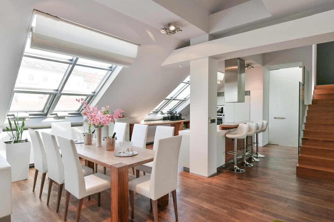 Luxury Central Penthouse With Sauna, Terrace, 250M2, 5Bdrm, 3Bthrm Prag Exterior foto