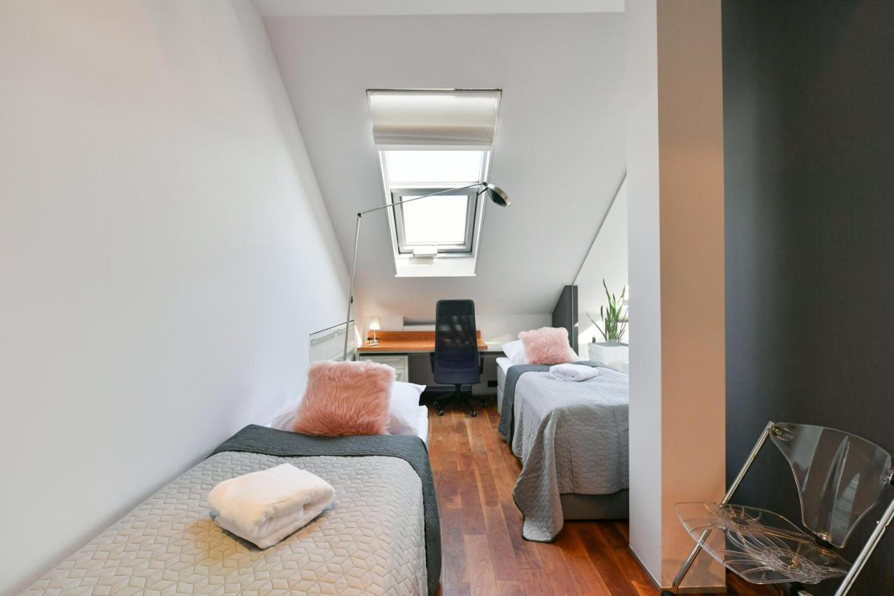 Luxury Central Penthouse With Sauna, Terrace, 250M2, 5Bdrm, 3Bthrm Prag Exterior foto