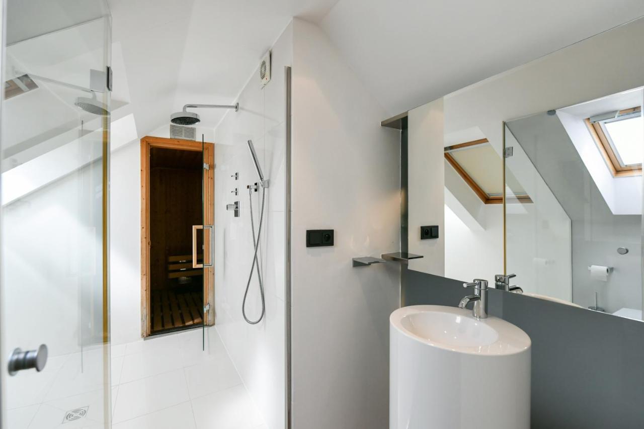 Luxury Central Penthouse With Sauna, Terrace, 250M2, 5Bdrm, 3Bthrm Prag Exterior foto