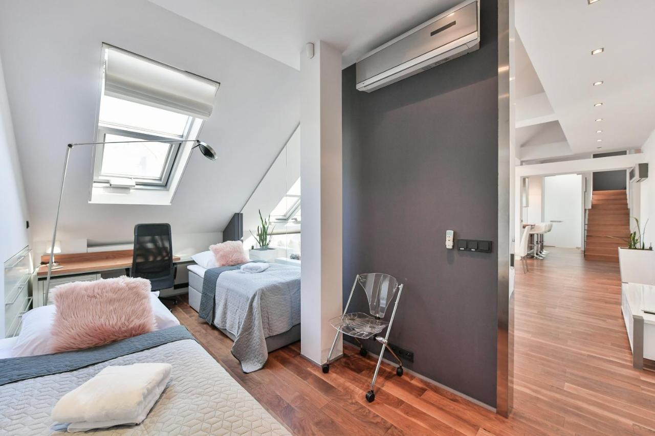 Luxury Central Penthouse With Sauna, Terrace, 250M2, 5Bdrm, 3Bthrm Prag Exterior foto