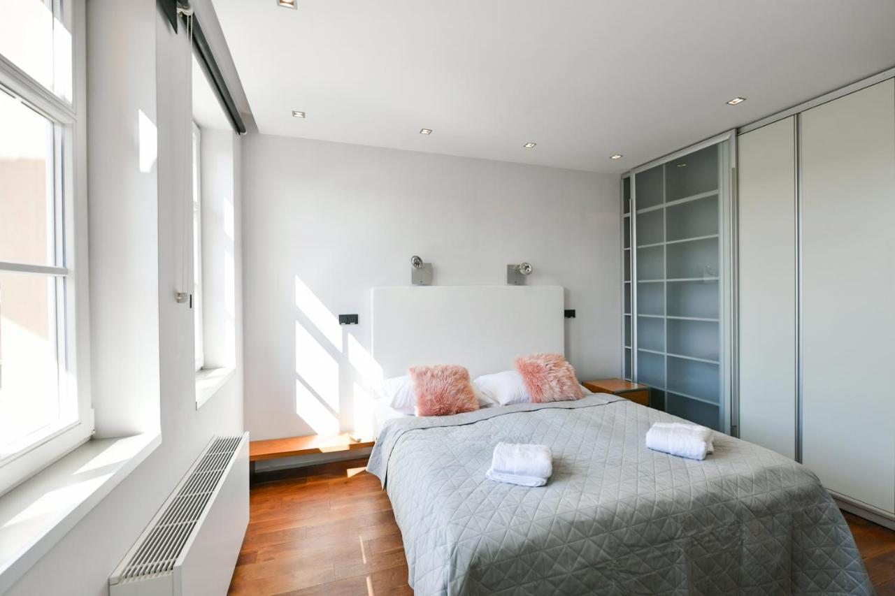 Luxury Central Penthouse With Sauna, Terrace, 250M2, 5Bdrm, 3Bthrm Prag Exterior foto