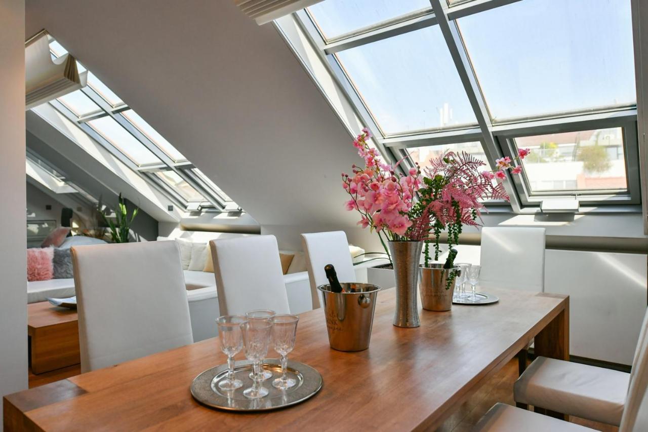 Luxury Central Penthouse With Sauna, Terrace, 250M2, 5Bdrm, 3Bthrm Prag Exterior foto