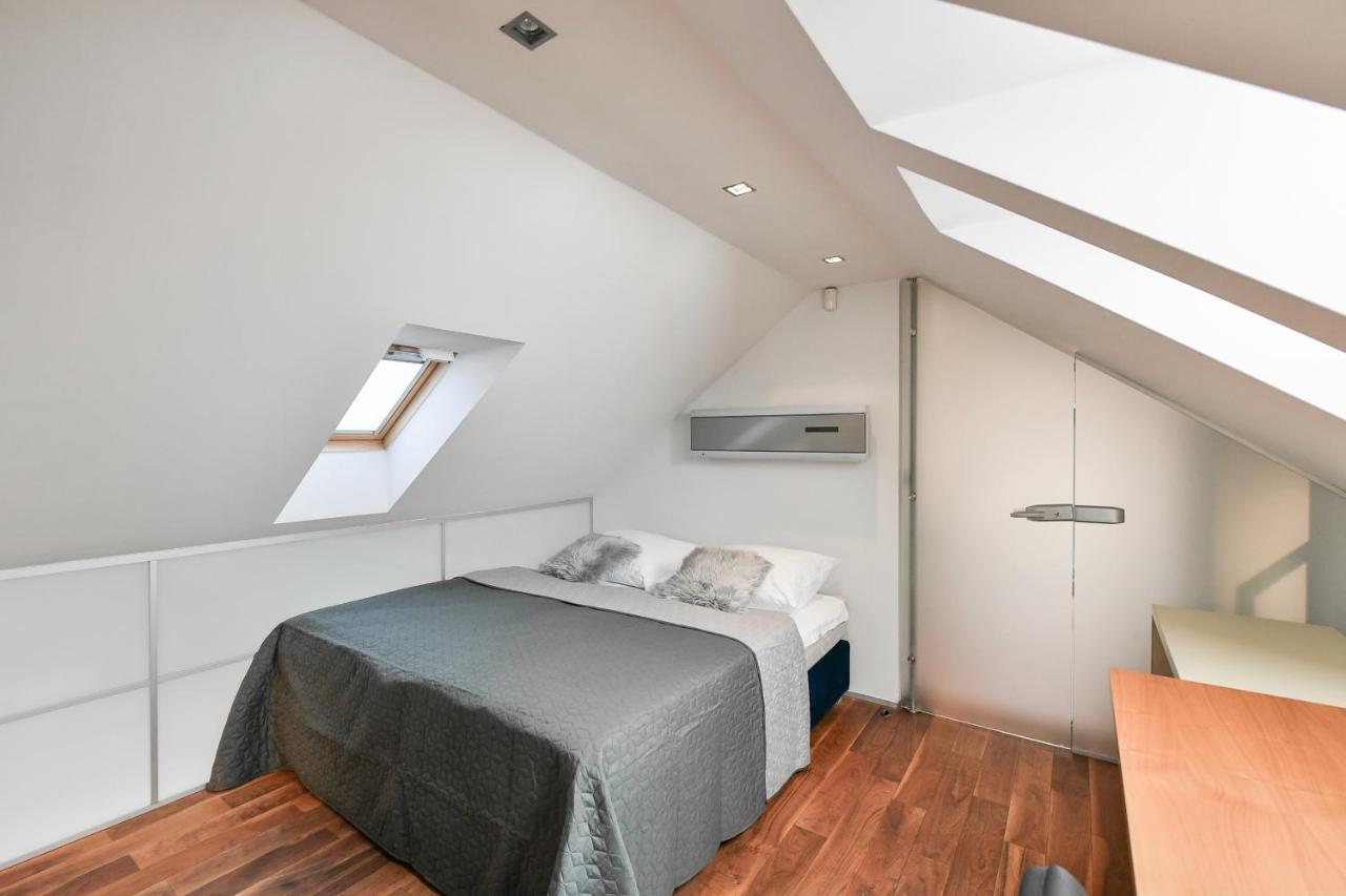 Luxury Central Penthouse With Sauna, Terrace, 250M2, 5Bdrm, 3Bthrm Prag Exterior foto