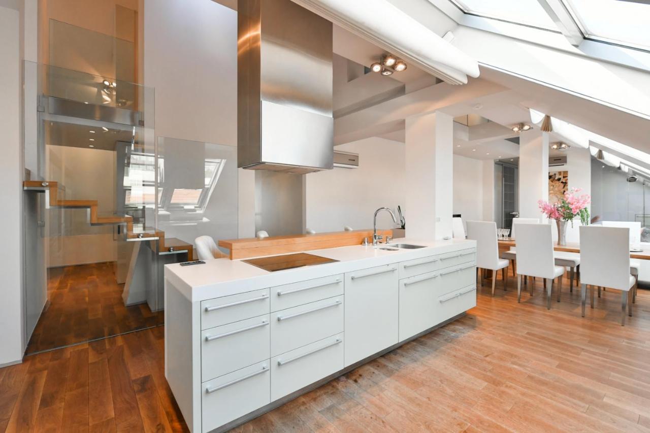 Luxury Central Penthouse With Sauna, Terrace, 250M2, 5Bdrm, 3Bthrm Prag Exterior foto