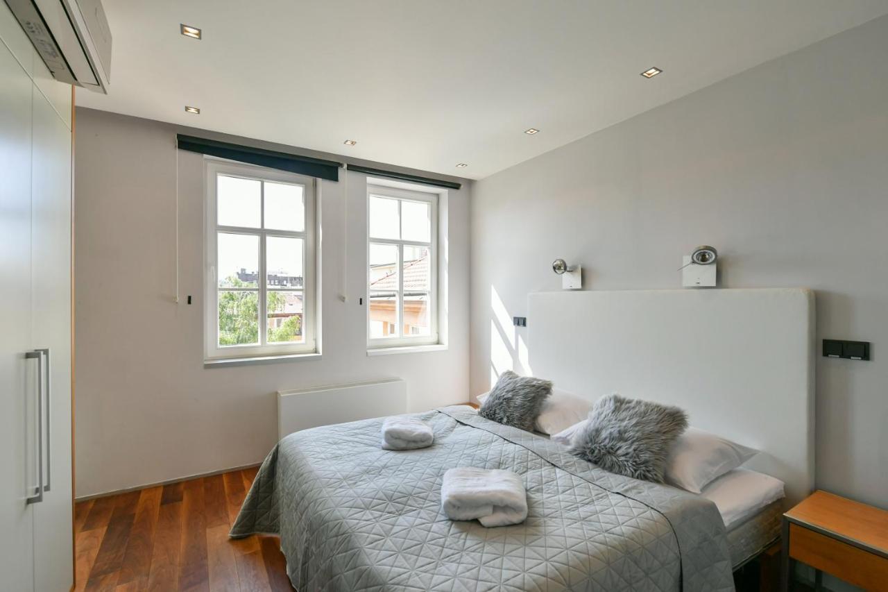 Luxury Central Penthouse With Sauna, Terrace, 250M2, 5Bdrm, 3Bthrm Prag Exterior foto