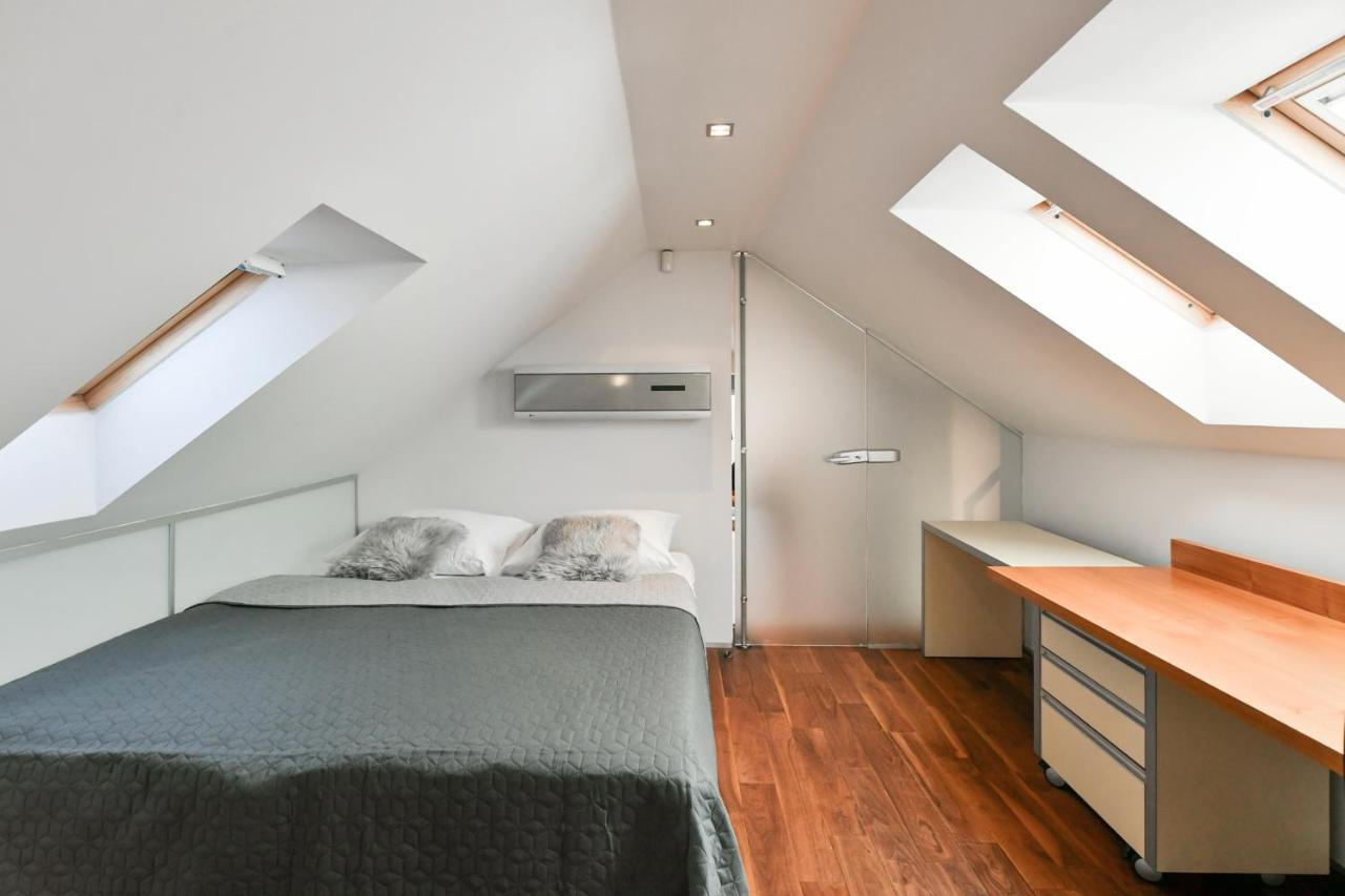 Luxury Central Penthouse With Sauna, Terrace, 250M2, 5Bdrm, 3Bthrm Prag Exterior foto