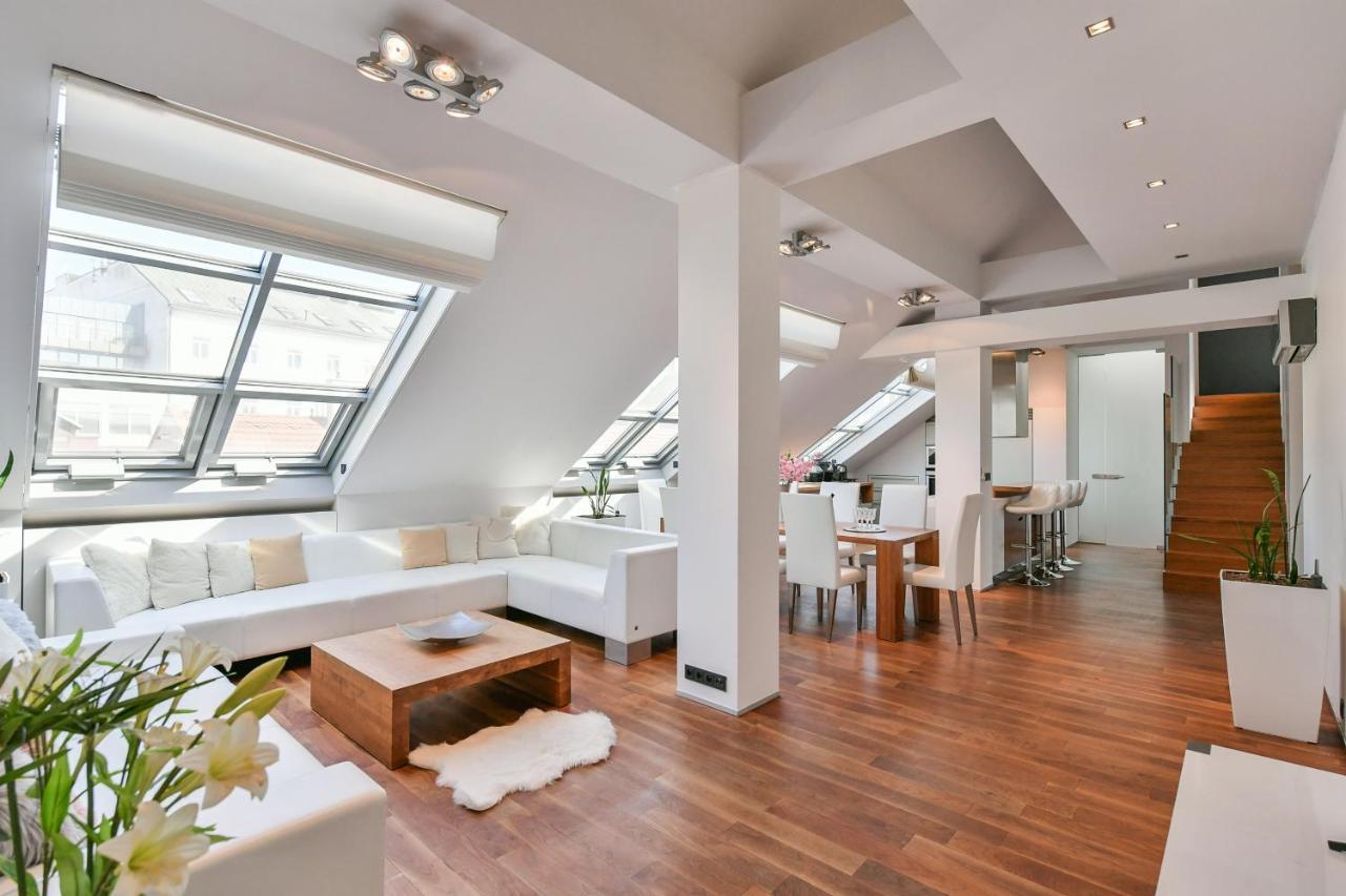 Luxury Central Penthouse With Sauna, Terrace, 250M2, 5Bdrm, 3Bthrm Prag Exterior foto