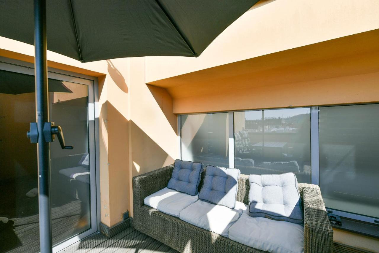 Luxury Central Penthouse With Sauna, Terrace, 250M2, 5Bdrm, 3Bthrm Prag Exterior foto