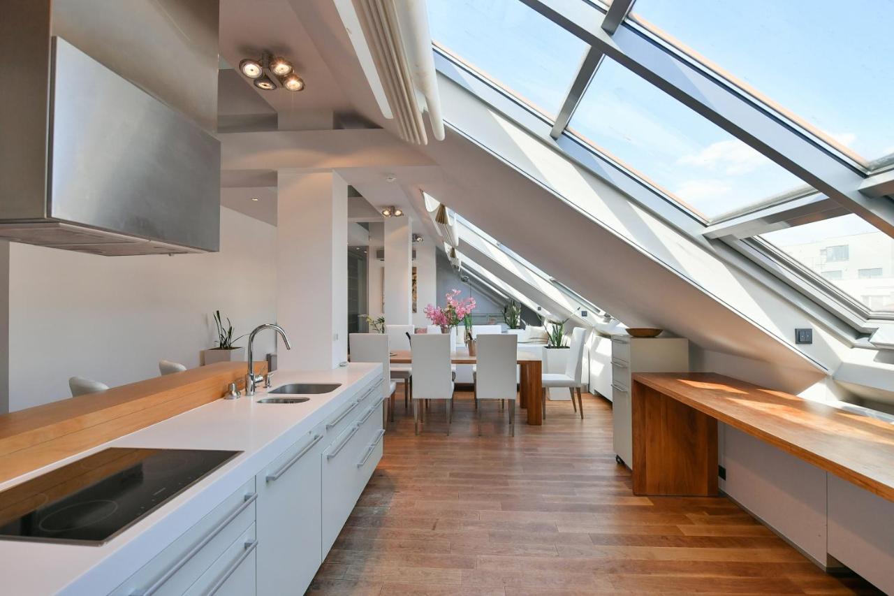 Luxury Central Penthouse With Sauna, Terrace, 250M2, 5Bdrm, 3Bthrm Prag Exterior foto