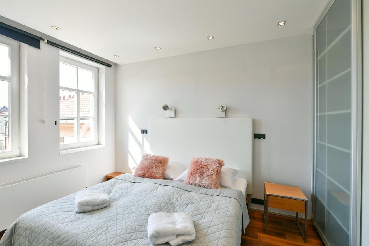 Luxury Central Penthouse With Sauna, Terrace, 250M2, 5Bdrm, 3Bthrm Prag Exterior foto