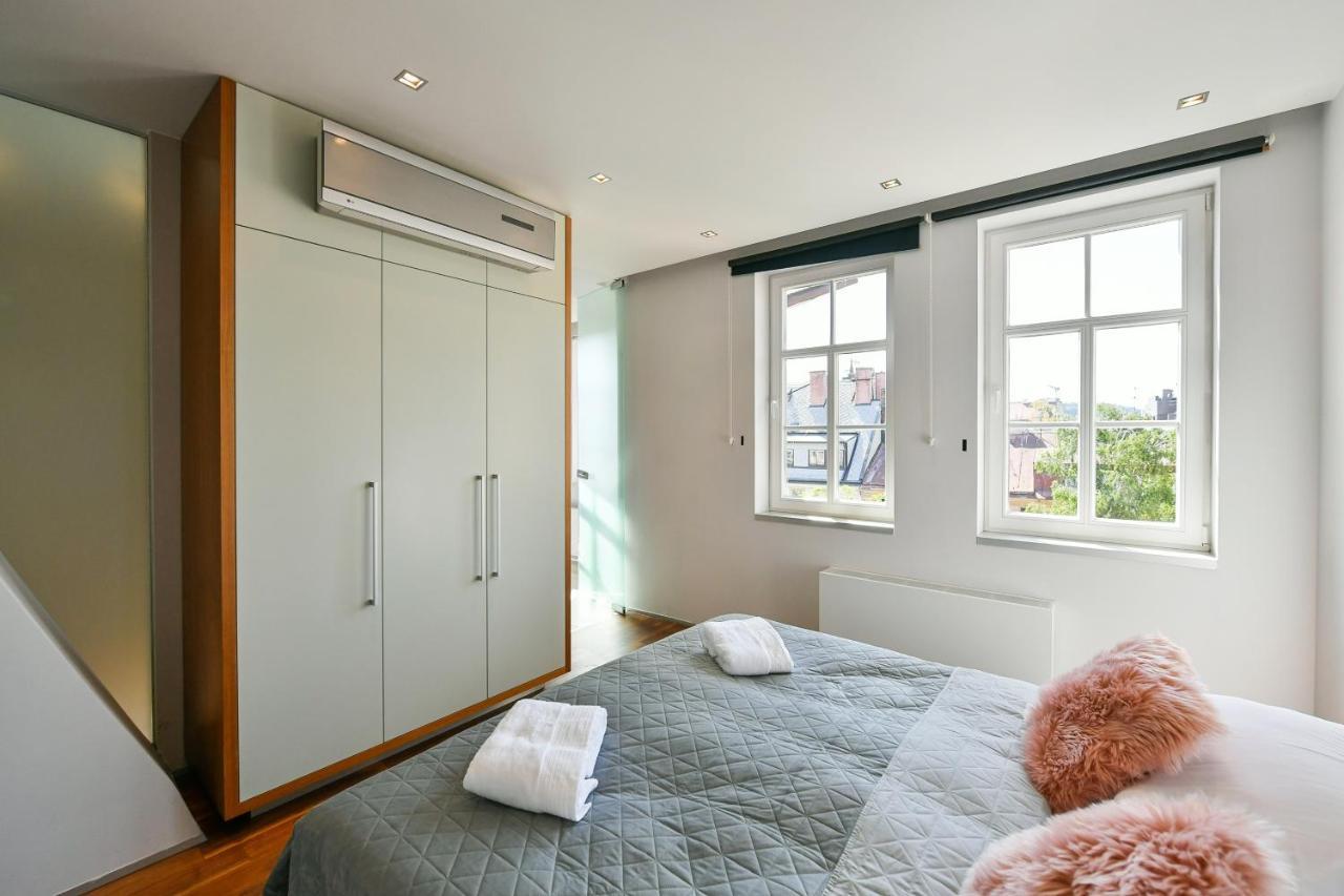 Luxury Central Penthouse With Sauna, Terrace, 250M2, 5Bdrm, 3Bthrm Prag Exterior foto