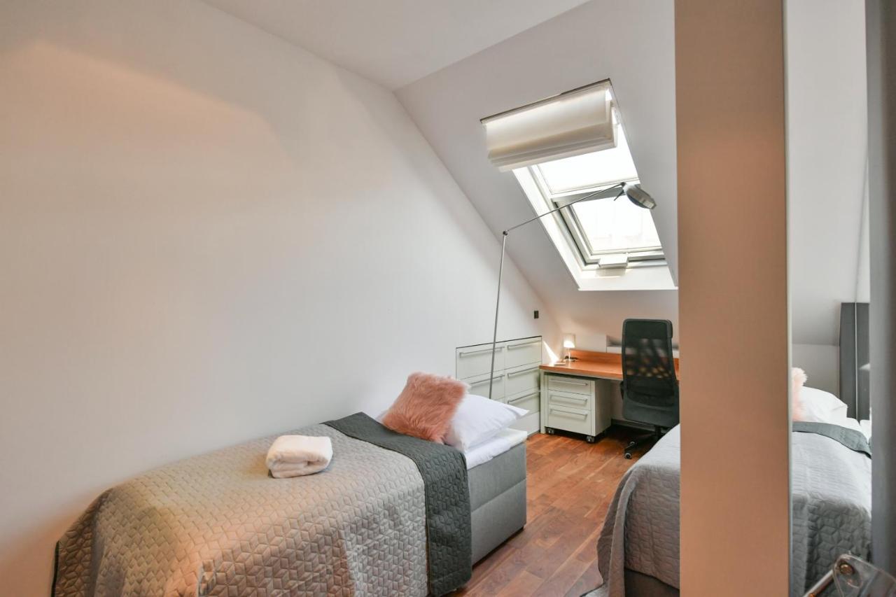 Luxury Central Penthouse With Sauna, Terrace, 250M2, 5Bdrm, 3Bthrm Prag Exterior foto