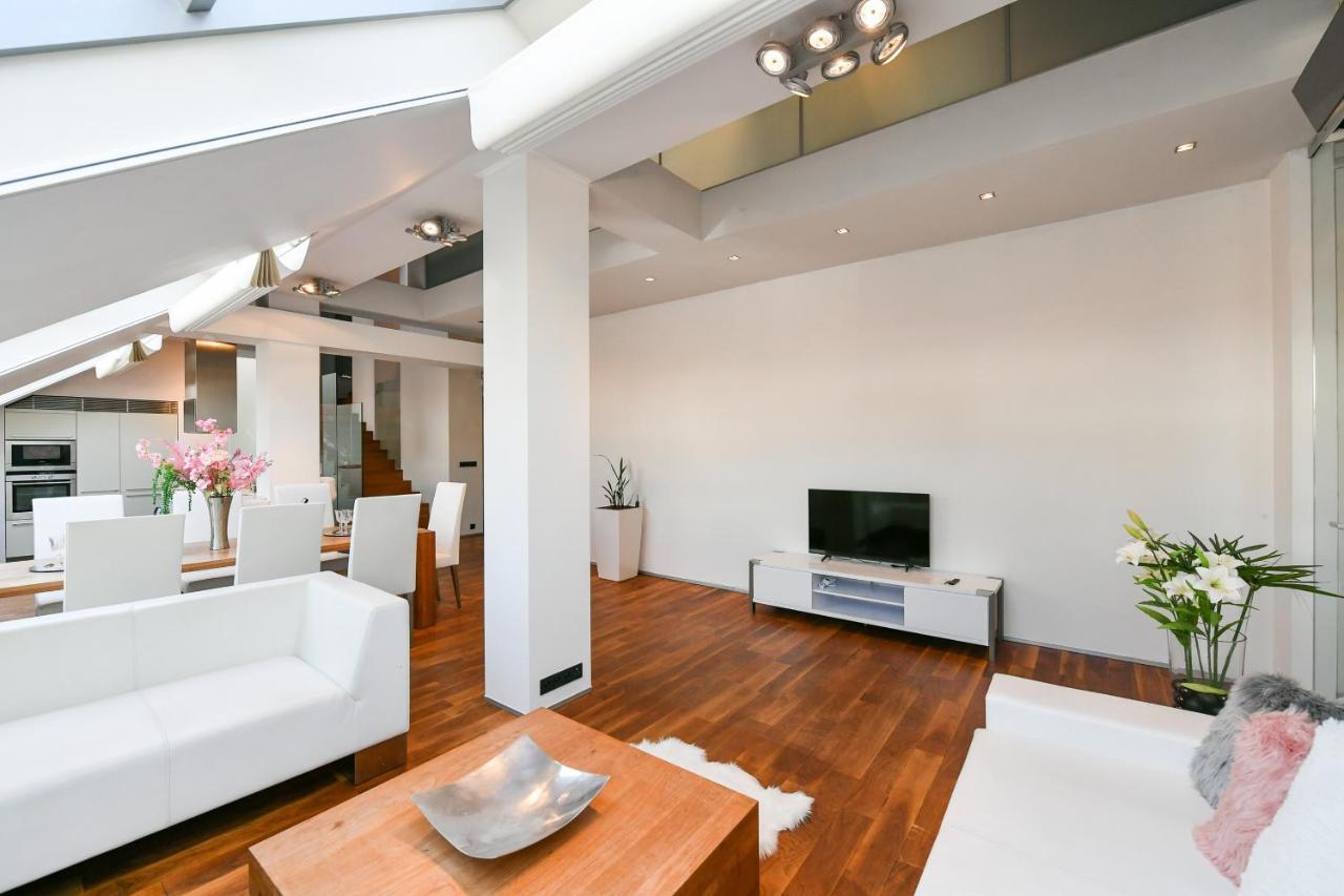 Luxury Central Penthouse With Sauna, Terrace, 250M2, 5Bdrm, 3Bthrm Prag Exterior foto