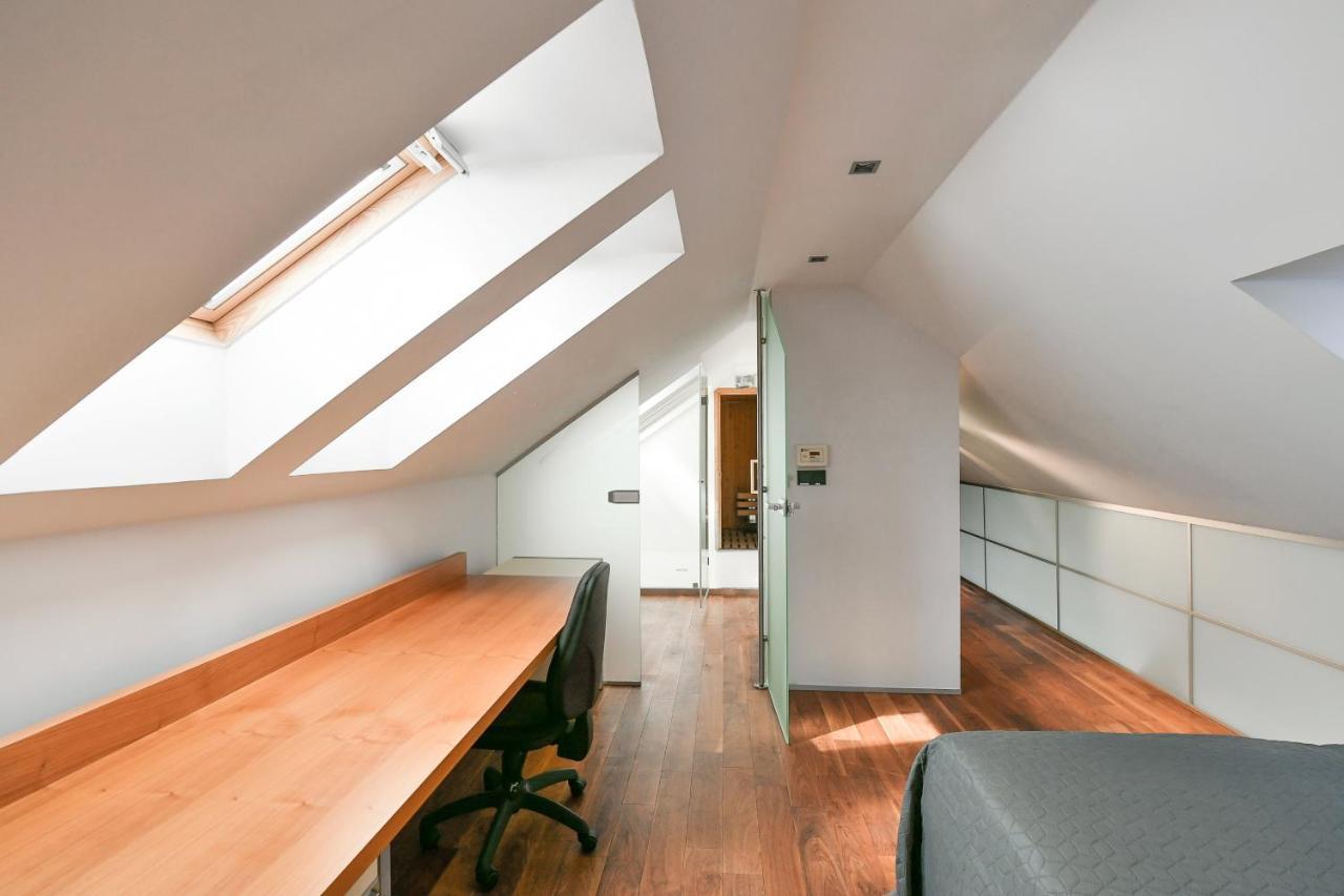 Luxury Central Penthouse With Sauna, Terrace, 250M2, 5Bdrm, 3Bthrm Prag Exterior foto