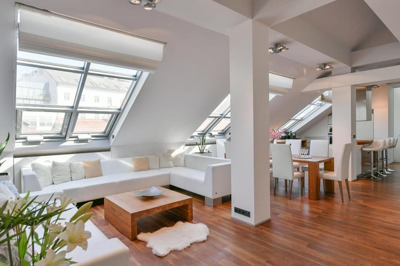 Luxury Central Penthouse With Sauna, Terrace, 250M2, 5Bdrm, 3Bthrm Prag Exterior foto